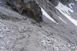 Rückblick von oberhalb des Felsvorsprungs auf unsere Aufstiegslinie