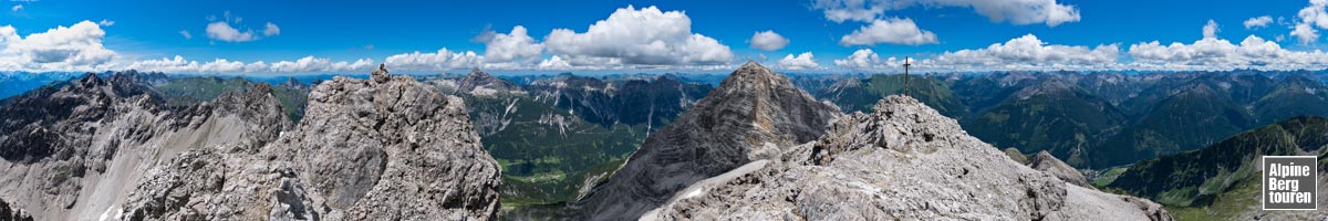 Bergpanorama Sommer von der Bretterspitze (Allgäuer Alpen, Tirol, Österreich)