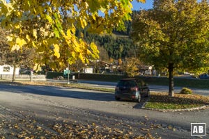 Ausgangspunkt: Der öffentliche Parkplatz im Ortszentrum von Lermoos