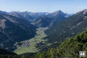 Aussicht auf Lähn, Bichlbach und die Pyramide des Thaneller