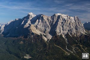 Die Zugspitze in ihrer vollen Pracht - gesehen vom Gipfel des Daniel