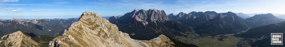 Bergpanorama Herbst vom Daniel (Ammergauer Alpen, Tirol, Österreich)