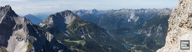 Blick aus der Südflanke in Richtung Fernpass: links der Hochwannig