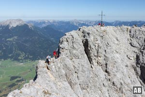 An der Sonnenspitze wird einem nichts geschenkt - der Übergang vom Süd- zum Nordgipfel