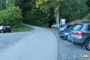 Vom Parkplatz oberhalb von Reichenbach zunächst das Teersträßchen weiter bergan nachlaufen