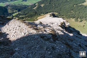 Rückblick vom Gipfelfelsen den Nordgrat hinab