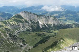 Aussicht auf den langen Kamm der Rohnenspitze