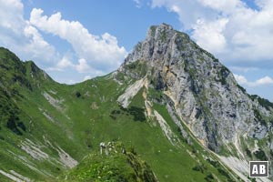 Rückblick vom Gehrenjoch auf das Sabachjoch und die Köllenspitze