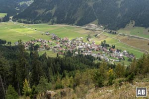 Blick vom Anstieg zum Gimpelhaus auf Nesselwängle