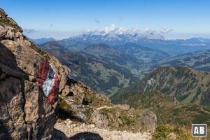 Blick aus der Gipfelflanke auf den Wilden Kaiser