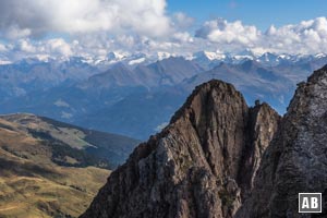 Die Hohen Tauern scheinen vom Gipfel zum Greifen nahe