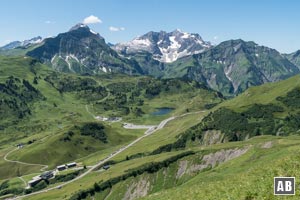 Blick vom Gemstelpass auf den Hochtannbergpass