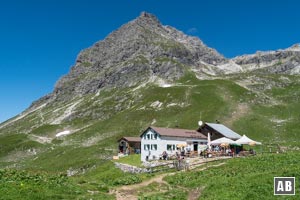 Die Widdersteinhütte vor dem Großen Widderstein