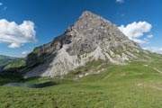 Der Großen Widderstein mit dem Hochalpsee gesehen vom Hochalppass