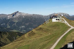 Bergstation der Kanzelwandbahn mit dem Hohen Ifen im Hintergrund