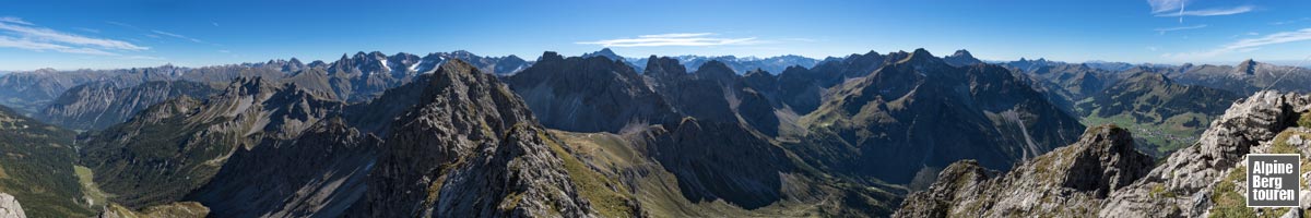 Bergpanorama Herbst von der Hochgehrenspitze mit den Allgäuer Alpen (Kleinwalsertal, Vorarlberg, Österreich)