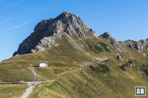 Der Gipfel der Kanzelwand. An derer rechten Seite beginnt der Nordostgrat der Walser Hammerspitze