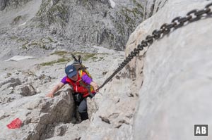 In der kettengesicherten Passage oberhalb des Ellmauer Tor