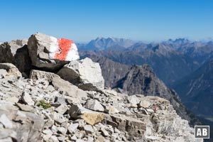 Blick aus dem oberen Teil des Bäumenheimer Weges auf die Zugspitze