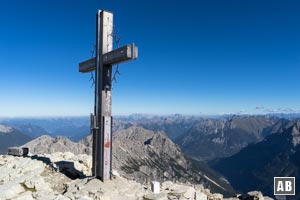 Das massive Gipfelkreuz des Hochvogel