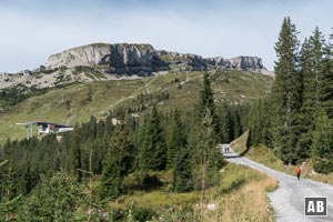 Kurz vor erreichen der Seilbahn-Mittelstation zeigt sich der Hohe Ifen in seiner ganzen Prach.t