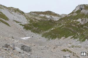 Blick hinüber zum Hahnenköple - das alternativ als einfach zu erreichendes Ausweichziel aufs Korn genommen werden kann.