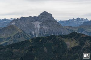 Der Große Widderstein dominiert als Felsklotz das Panorama vom Ifen.