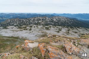 Aussicht vom Gipfel auf die weitläufige Wüste des Gottesackers.