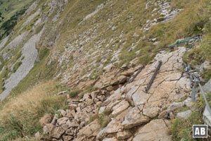 Unmittelbar vor der Abbruchkante erfolgt eine Kurskorrektur in westliche Tendenz. Hier beginnt der spannende Teil des Abstiegs.