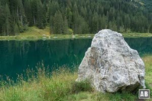 Kurz vor Ende unserer Überschreitung gelangen wir an den Herzsee - Speicher für die Beschneiungsanlagen.