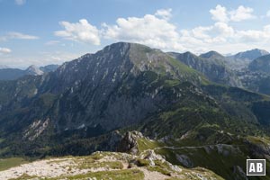 Abstieg zum Stahlhaus: Blick aus der Südflanke auf den Schneibstein