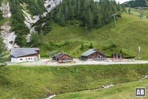 Der Abstieg vom Stahlhaus führt an der Mitterkaseralm vorbei