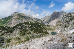 Anstieg zum Sattel des Hochgschirr: Rückblick auf den Seeleinsee ein Stück weiter oben