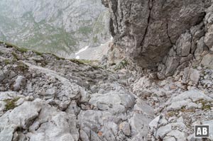 Ausgesetzt windet sich der Mauslochsteig im Fels nach oben. Der ein oder andere Tiefblick sorgt für etwas Adrenalin.