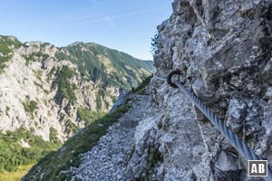 Ausgesetzt führt der Eggersteig durch die Nordabbrüche der Fleischbank