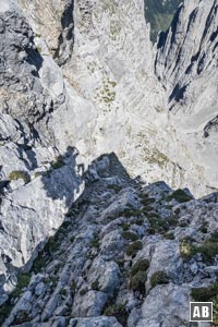 Rückblick vom Grat auf die steile Aufstiegsroute