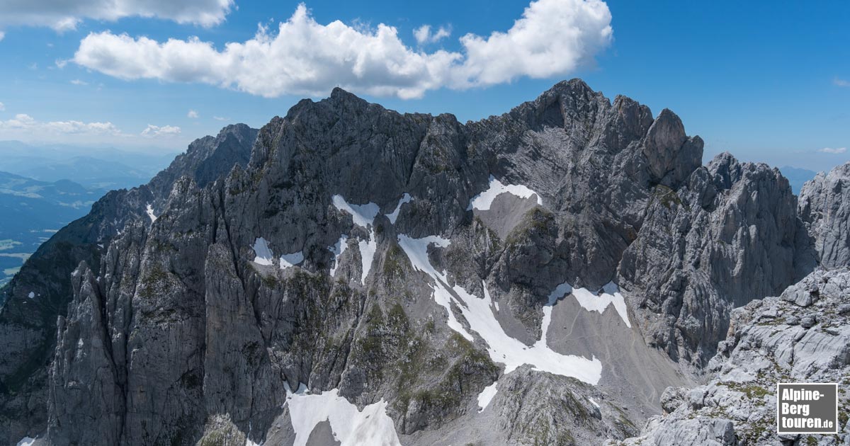 Die Vordere und Hintere Karlspitze mit dem Normalweg in der Draufsicht