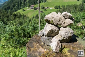 Einige Steinmänner erleichtern unterhalb der Waldgrenze die Orientierung