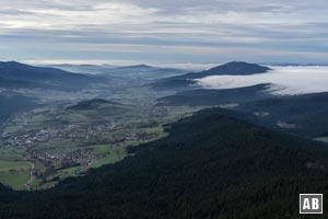 Aussicht vom Gipfel auf den Lamer Winkel und den Hohen Bogen