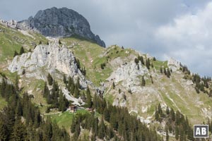 Blick vom Gimpelhaus auf die Tannheimer Hütte
