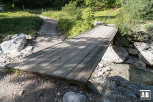 Westlich der Griesner Alm den Kaisertalbach überqueren