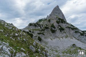 ...umrunden den markanten Mitterkaiser...