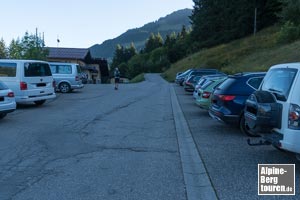 Vom Parkplatz in der Schwendlestrasse in Mittelberg die Teerbahn...