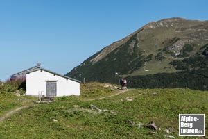 Die Hinteren Wildenalpe vor der Walser Hammerspitze