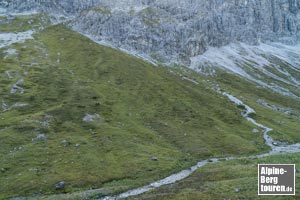 Abwärts in den tiefsten Einschnitt