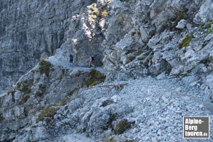 Im Felssteig hinauf zur Kemptner Scharte