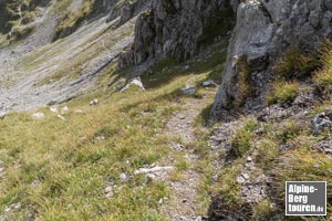 Rückblick auf die Traverse entlang des Felses