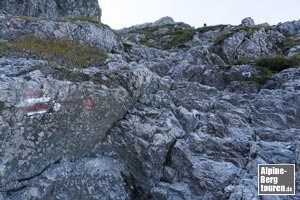 Im Verlauf wird der Steig aber felsiger und steiler