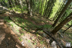 Steiles Wandergelände im Anstieg zum Rotofensattel