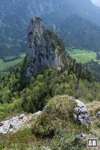 Der Vordere Rotofen (Nase und Kinn der Schlafenden Hexe) gesehen vom Gipfel des Mittleren Rotofen